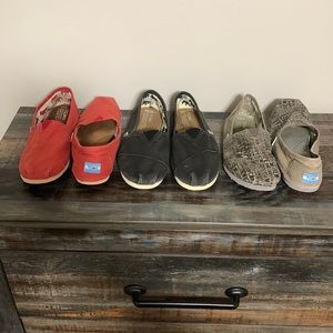 3 pairs of Toms